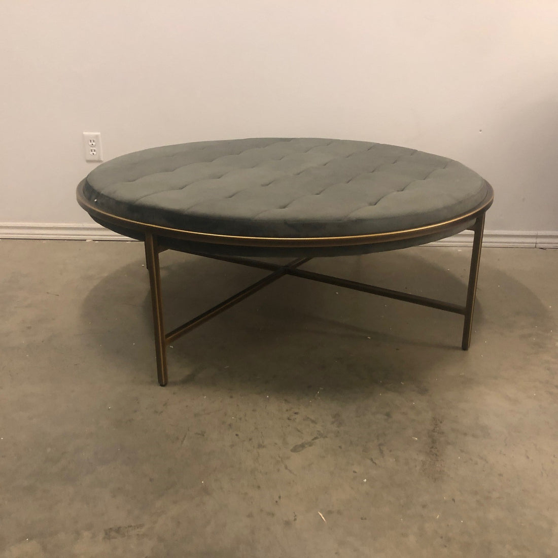 ETHEL ROUND TUFTED OTTOMAN