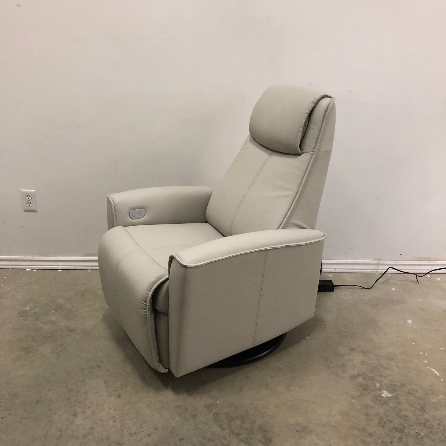 Urban Electric Swivel Recliner (Small)