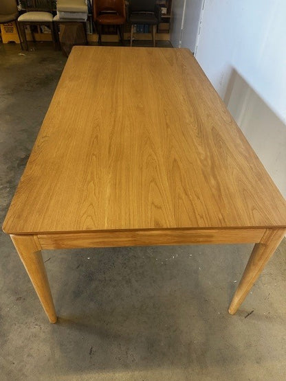 GRAZIE DINING TABLE