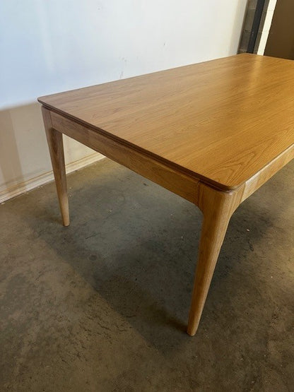 GRAZIE DINING TABLE