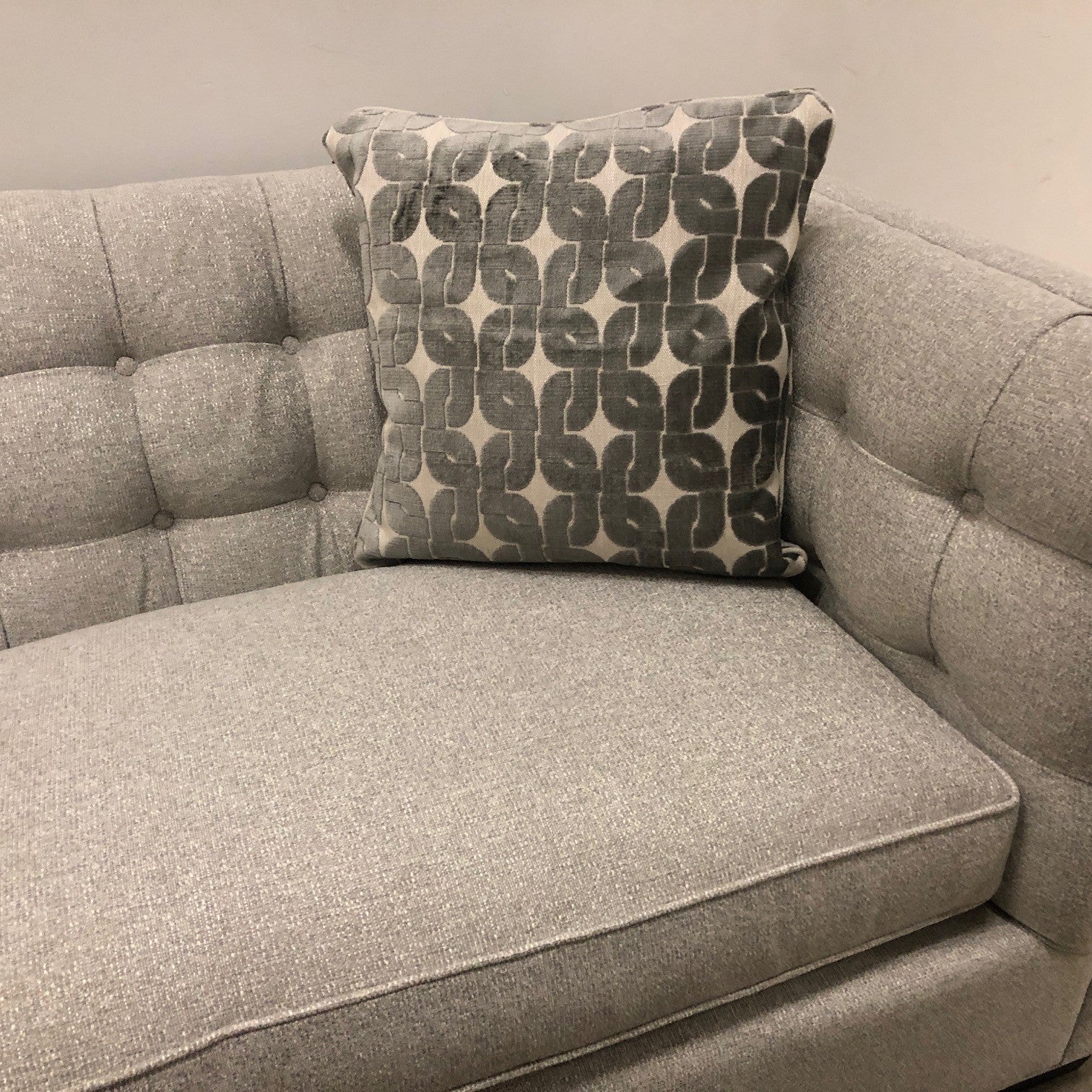 QUINCEY TUFTED FABRIC SOFA