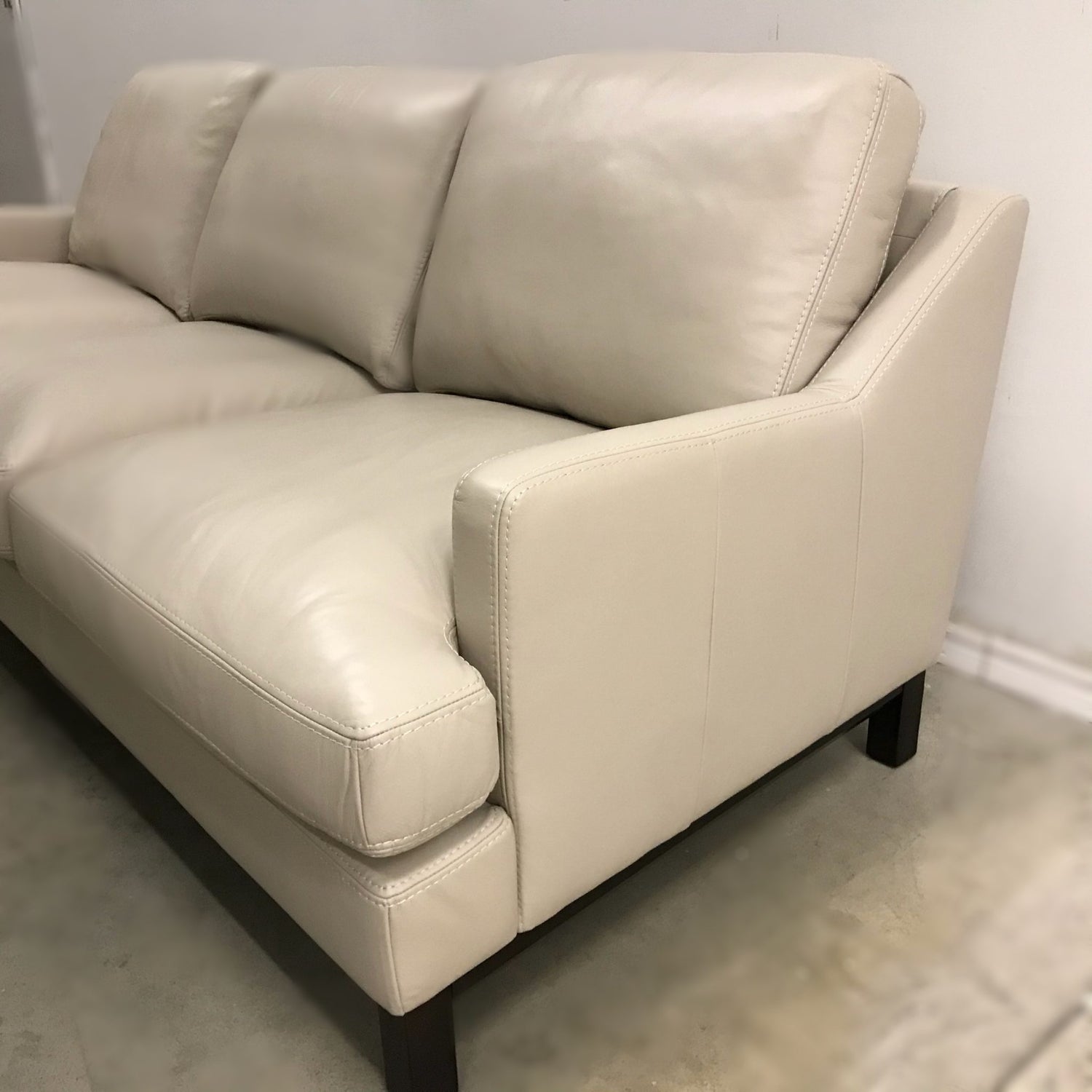 BELLEVUE LEATHER SOFA