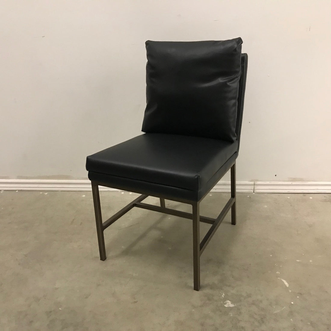 BONNAVISTA UPHOLSTERED DINING CHAIR