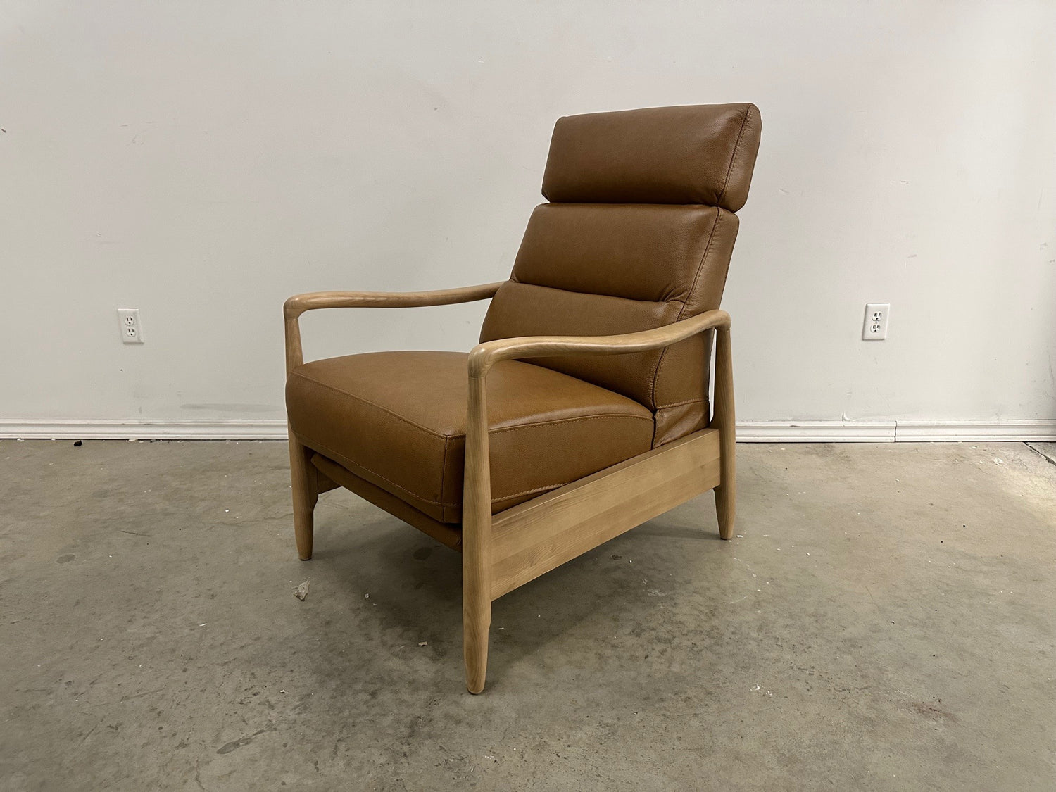 BURGEO LEATHER PUSHBACK RECLINER