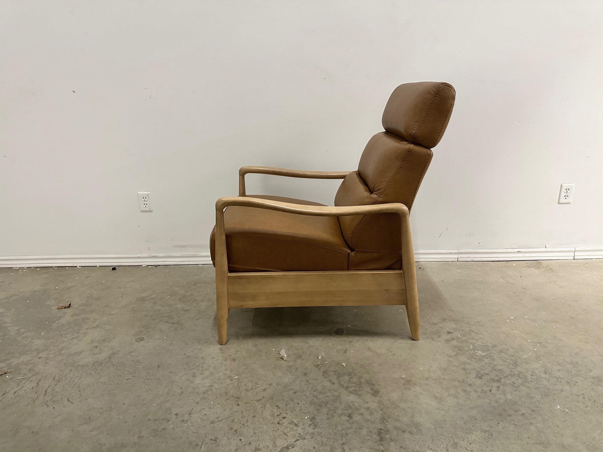 BURGEO LEATHER PUSHBACK RECLINER