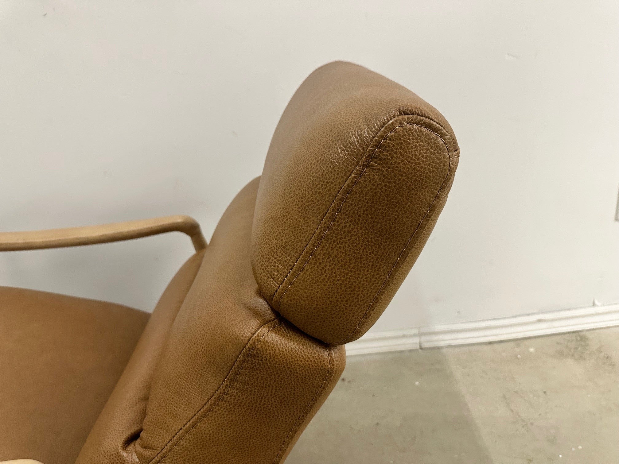 BURGEO LEATHER PUSHBACK RECLINER