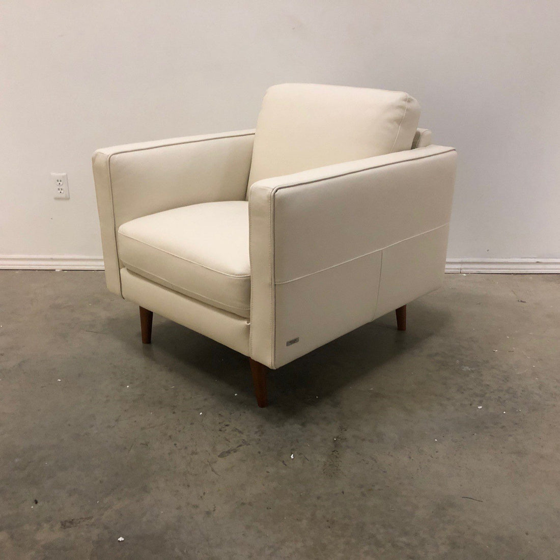 DESTREZZA ITALIAN CREAM LEATHER CHAIR