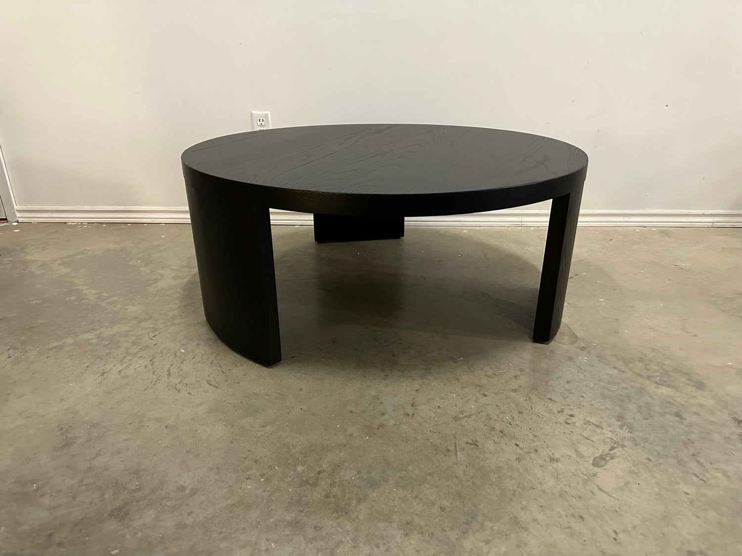 ELMIRA ROUND COFFEE TABLE