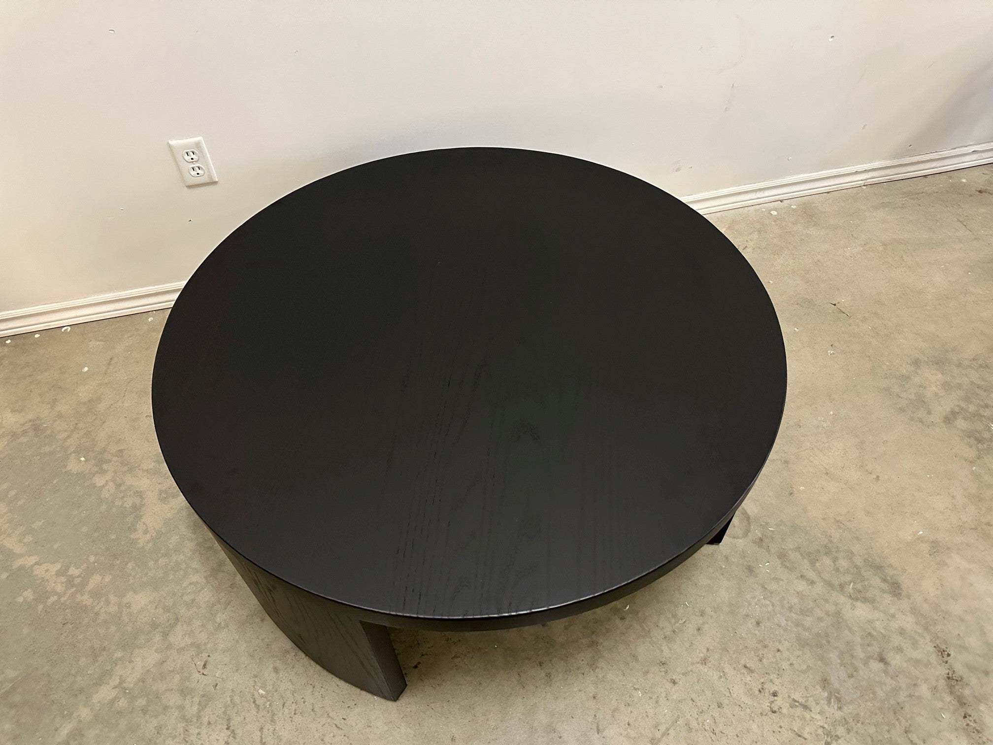 ELMIRA ROUND COFFEE TABLE