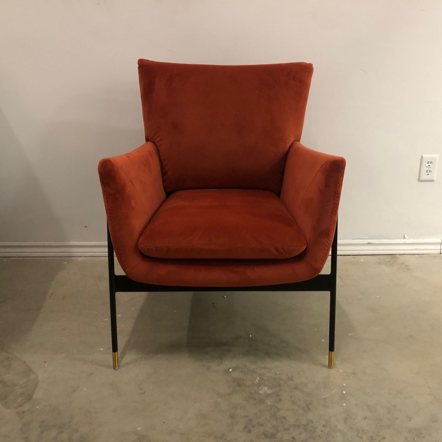 EMBREE MODERN LOUNGE CHAIR