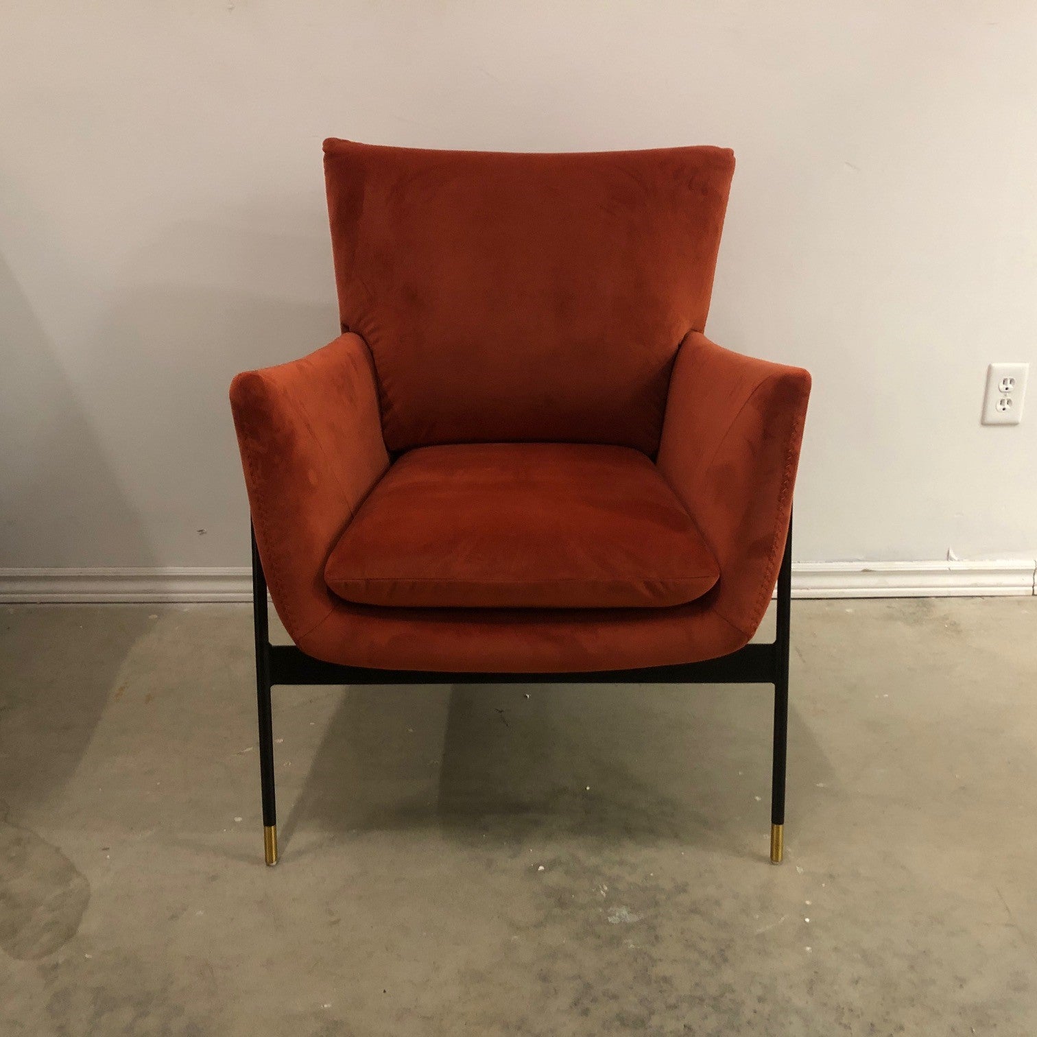 EMBREE MODERN LOUNGE CHAIR