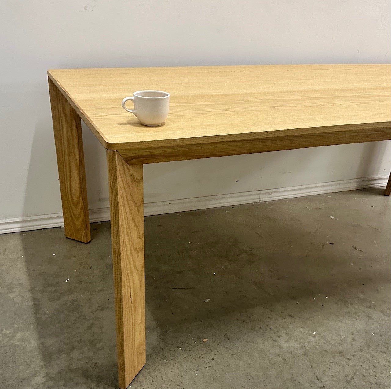 FINLEY DINING TABLE