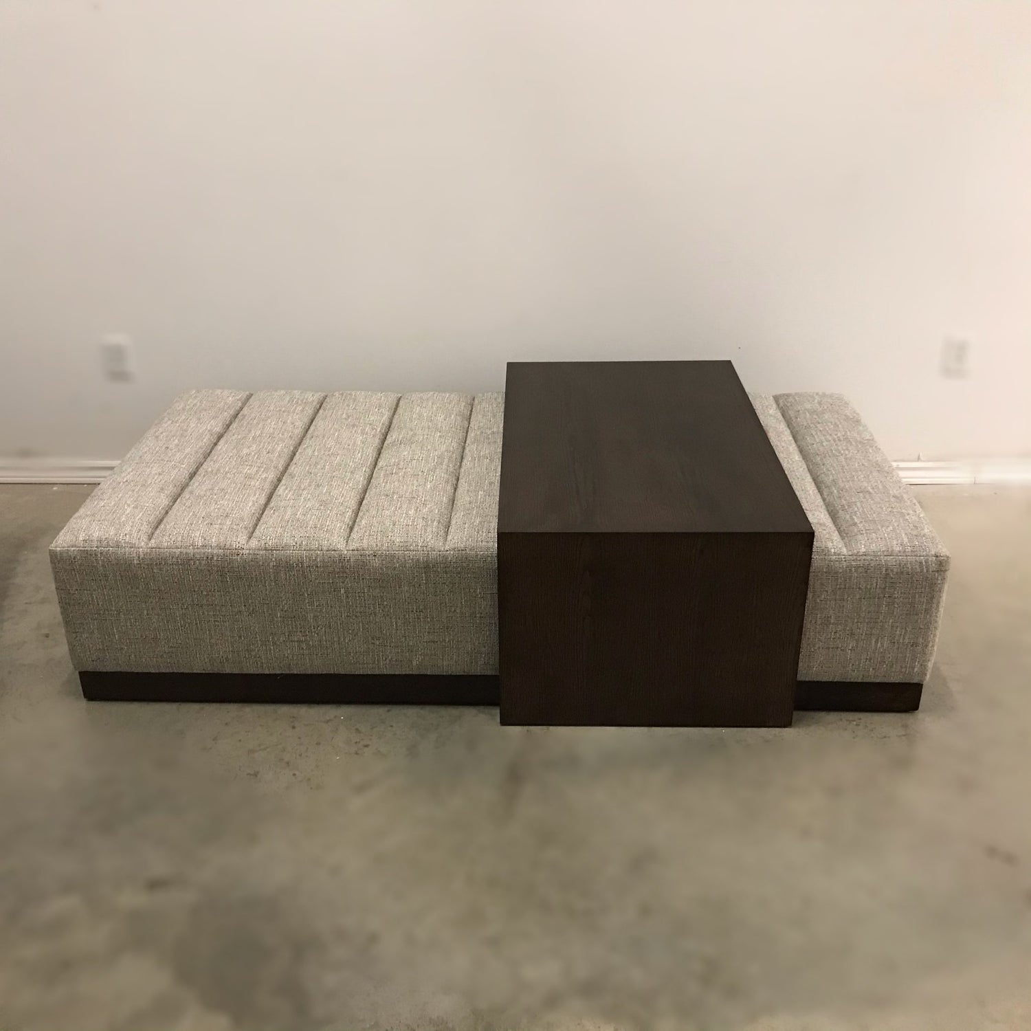 HUNTER COCKTAIL OTTOMAN