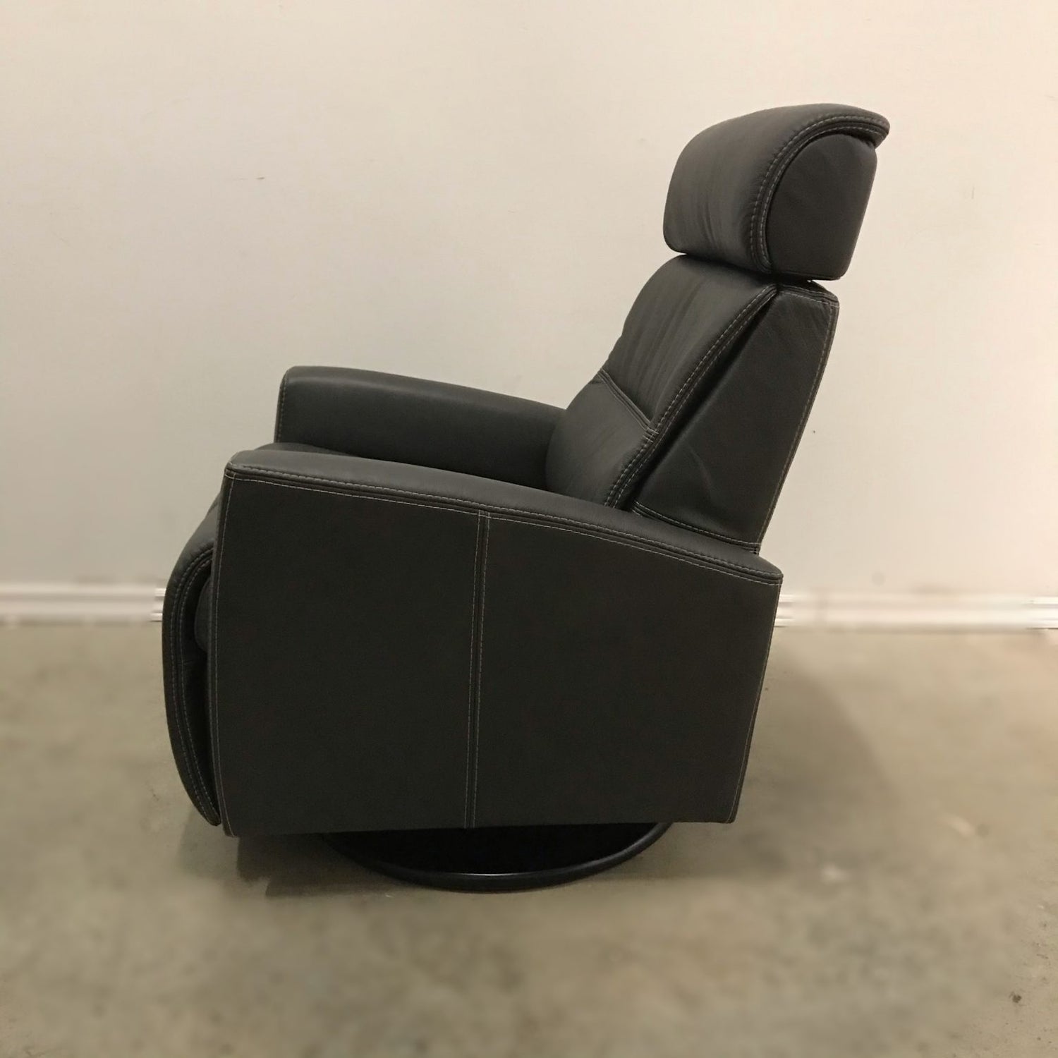 MILAN MOTORIZED RECLINER BY FJORDS