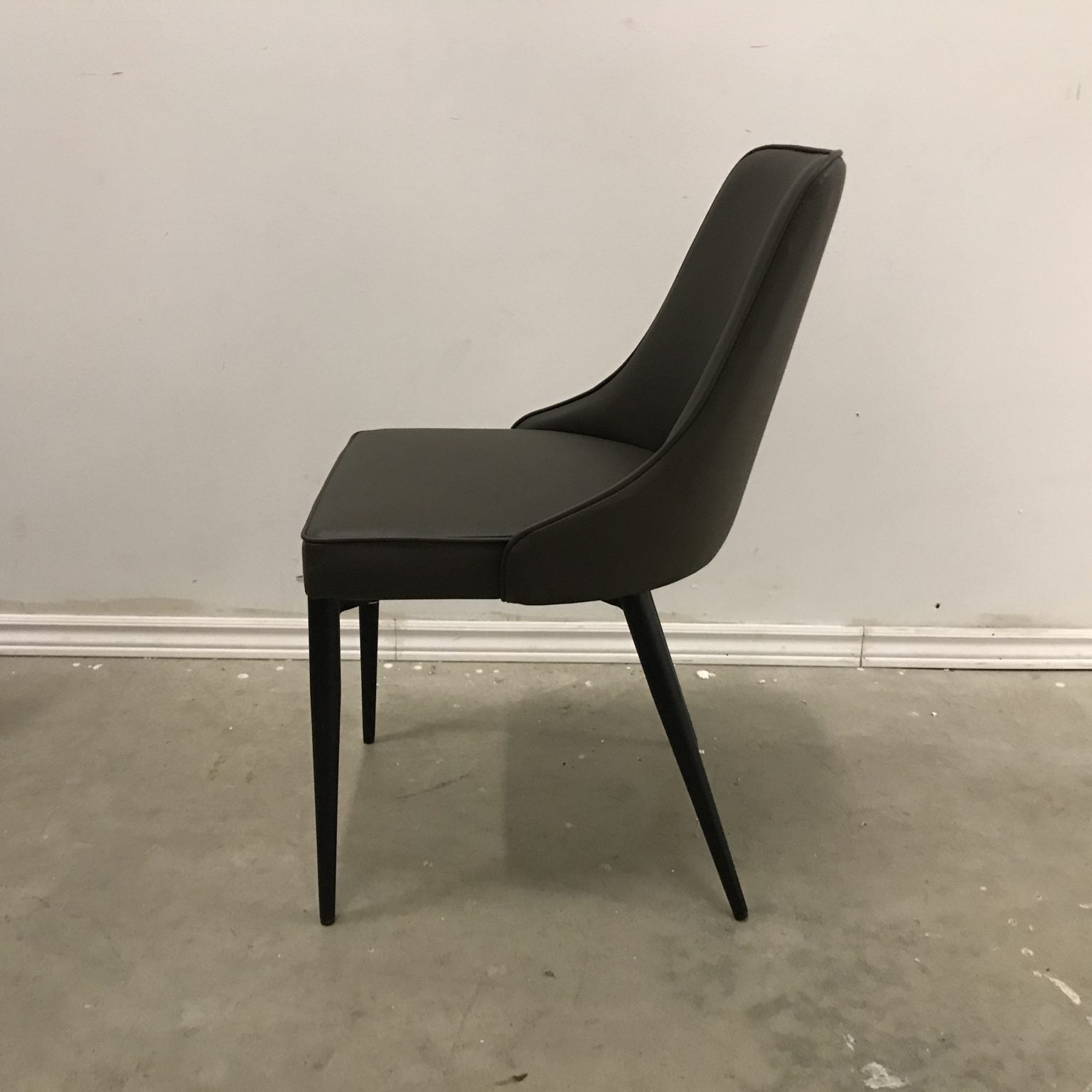 ROBIN MODERN DINING CHAIR