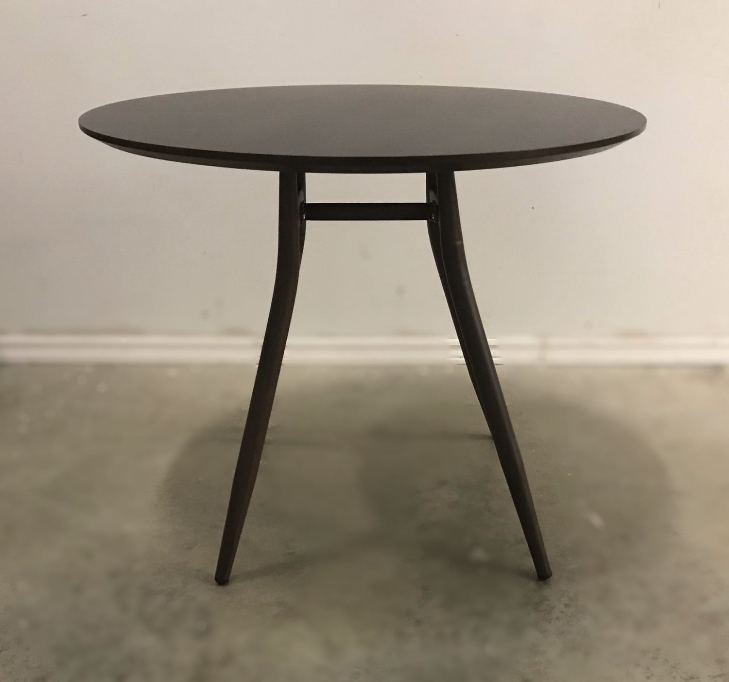 CARIBOU 36″ ROUND TABLE