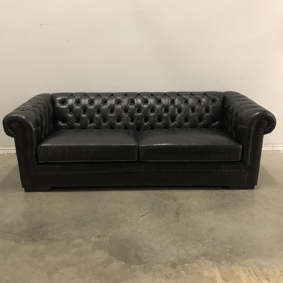 KENNEDY TUFTED LEATHER SOFA