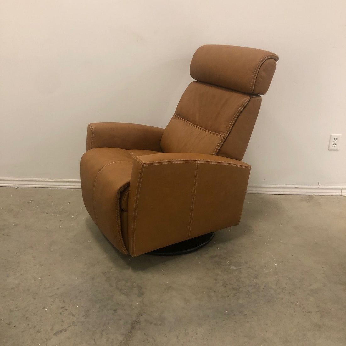 MILAN SWIVEL ROCKER POWER RECLINER