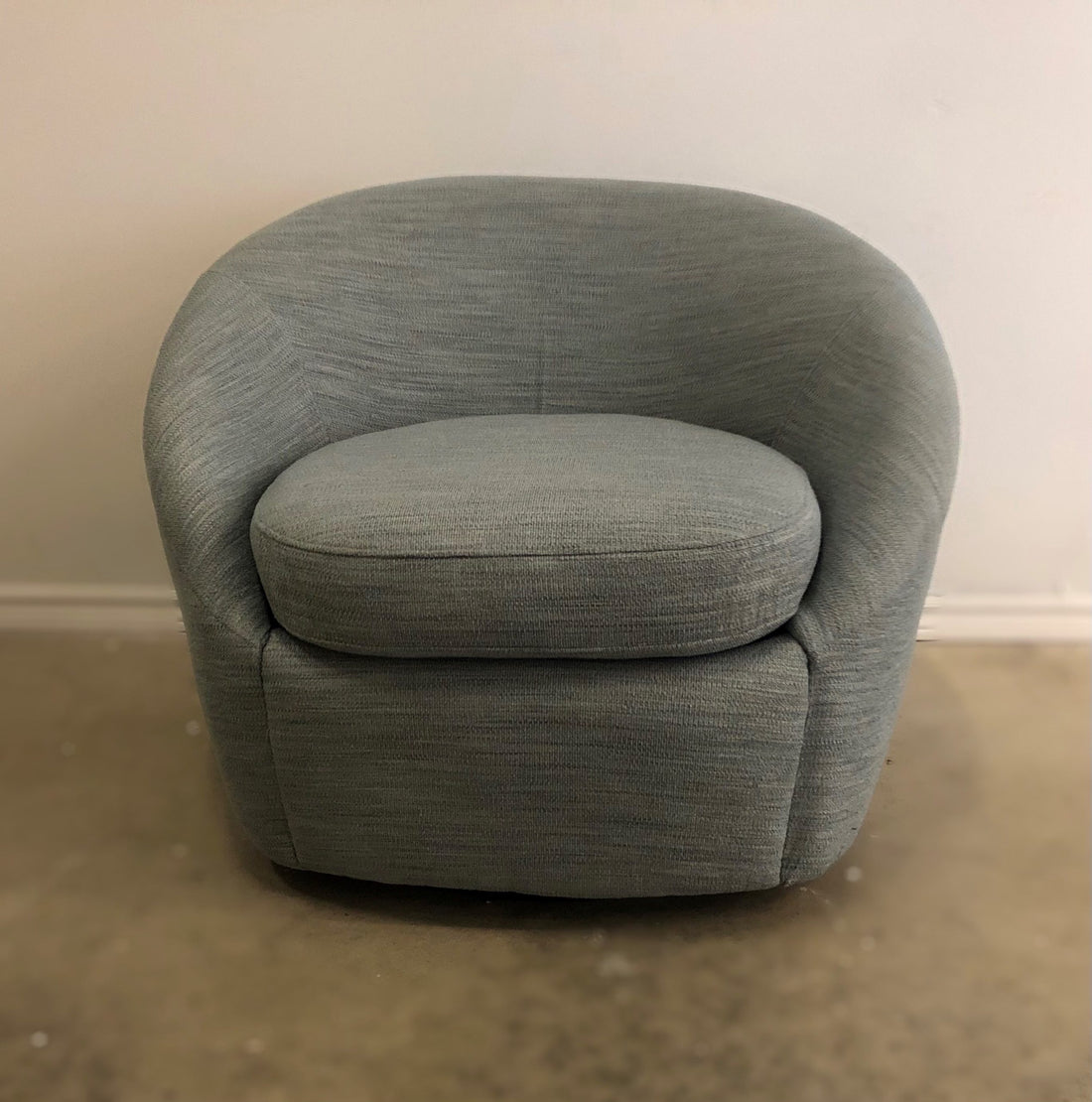 PILL SWIVEL TUB CHAIR