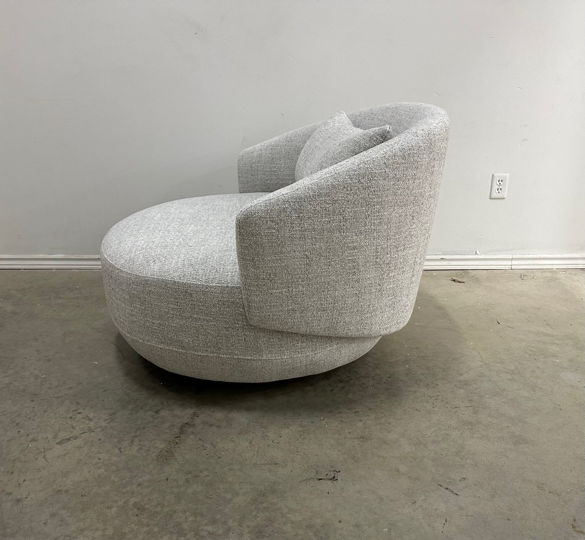 RHEA SWIVEL CUDDLE CHAIR – Hayward Interiors