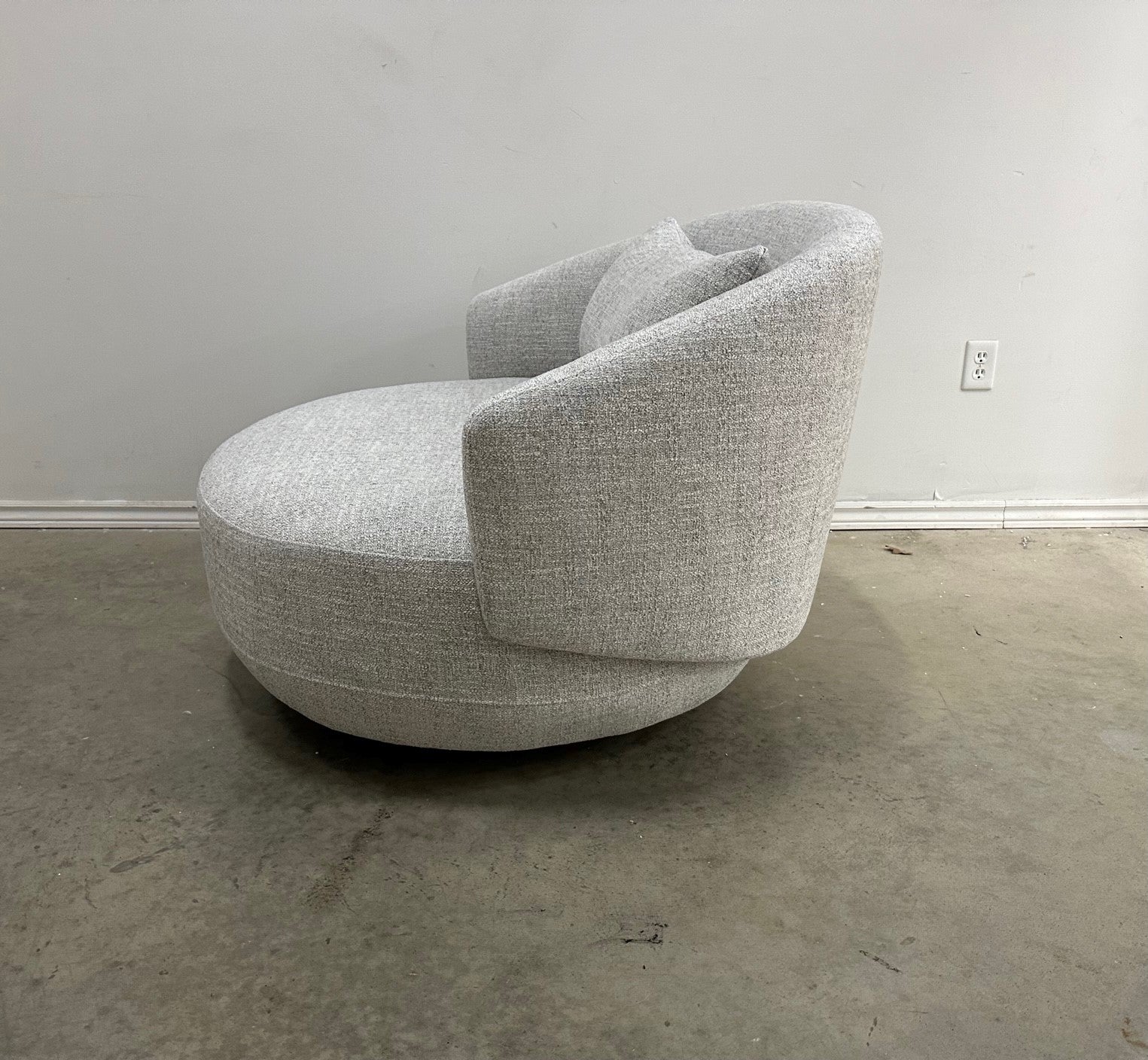 RHEA SWIVEL CUDDLE CHAIR