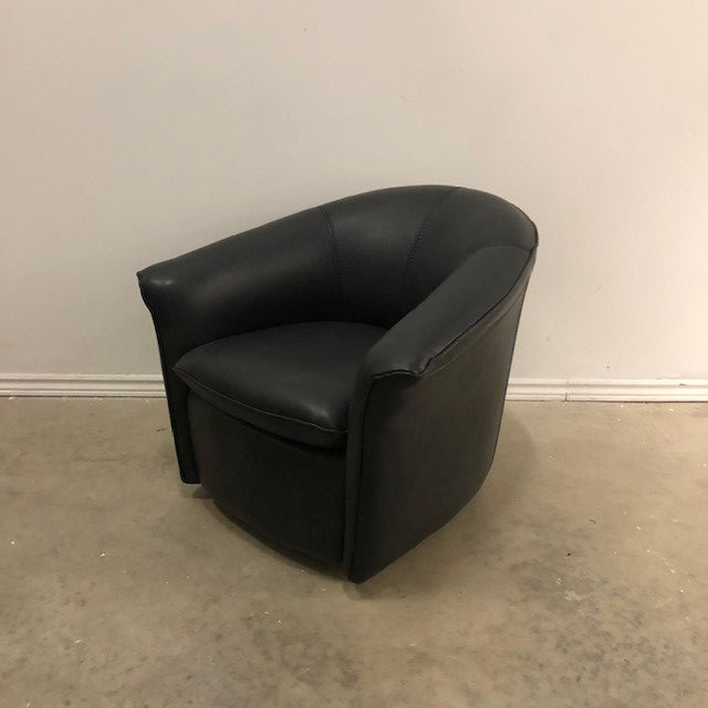 SCOOP BLACK LEATHER SWIVEL CHAIR BY CORIUM ITALIA