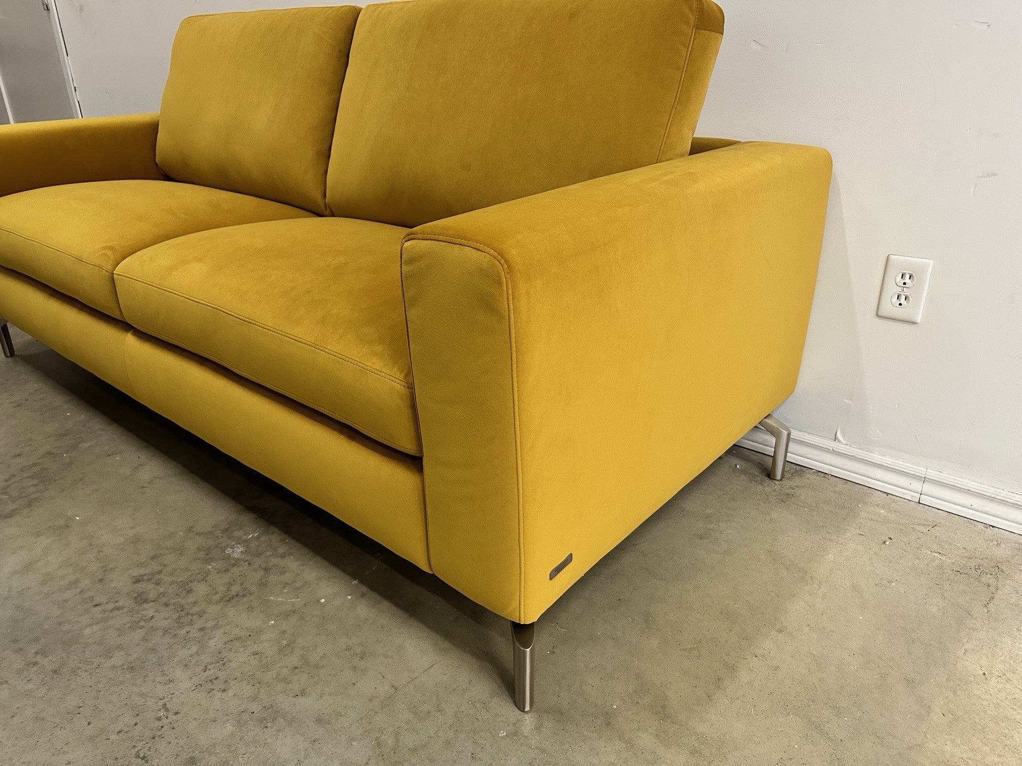 SOLLIEVO ITALIAN FABRIC SOFA