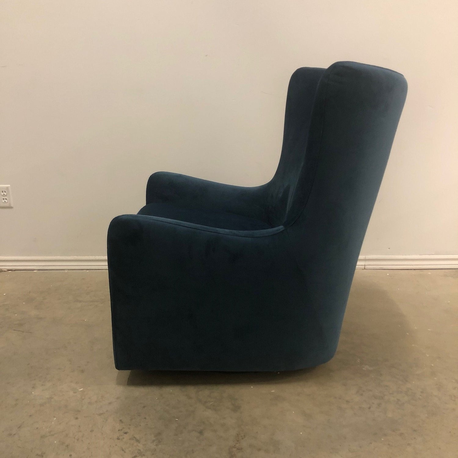 WOODY MODERN SWIVEL ROCKER