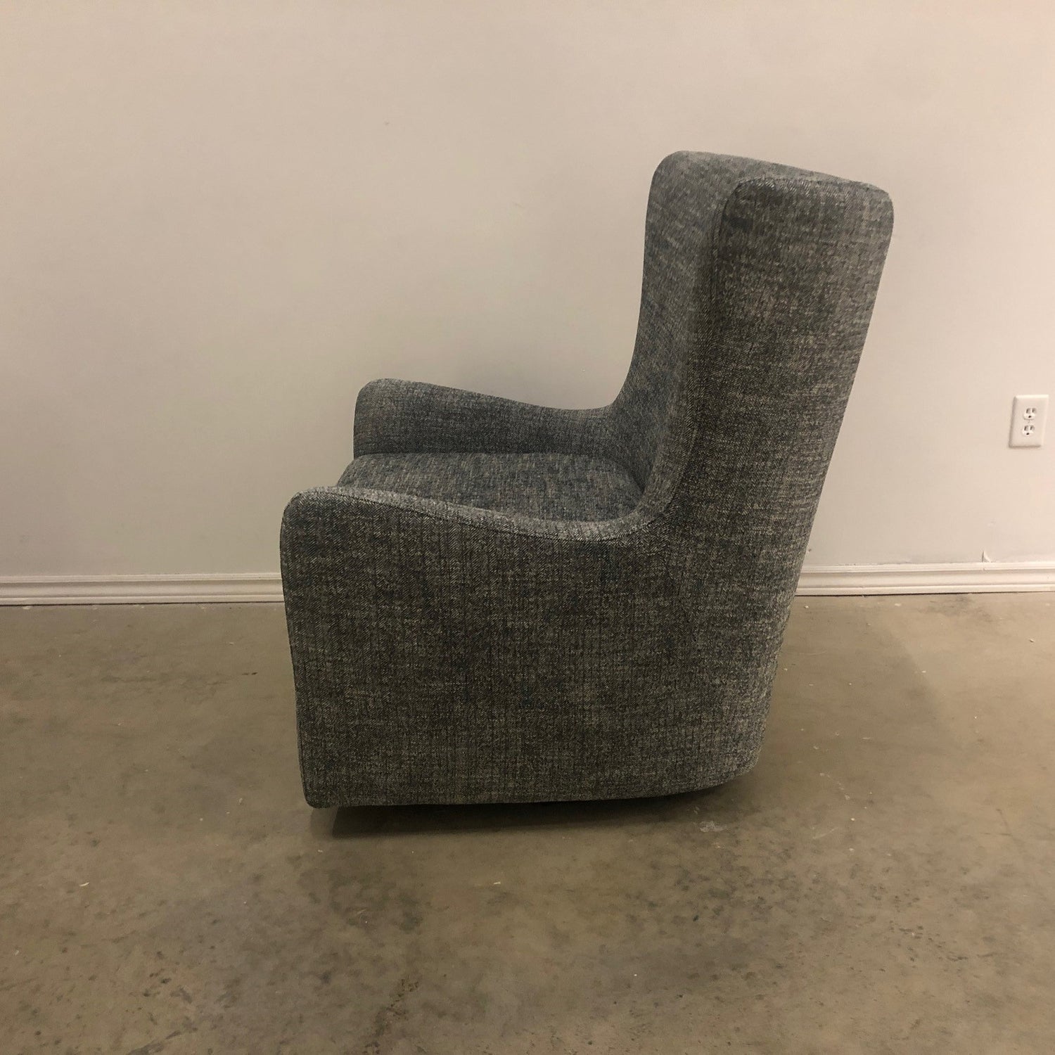 WOODY MODERN SWIVEL ROCKER